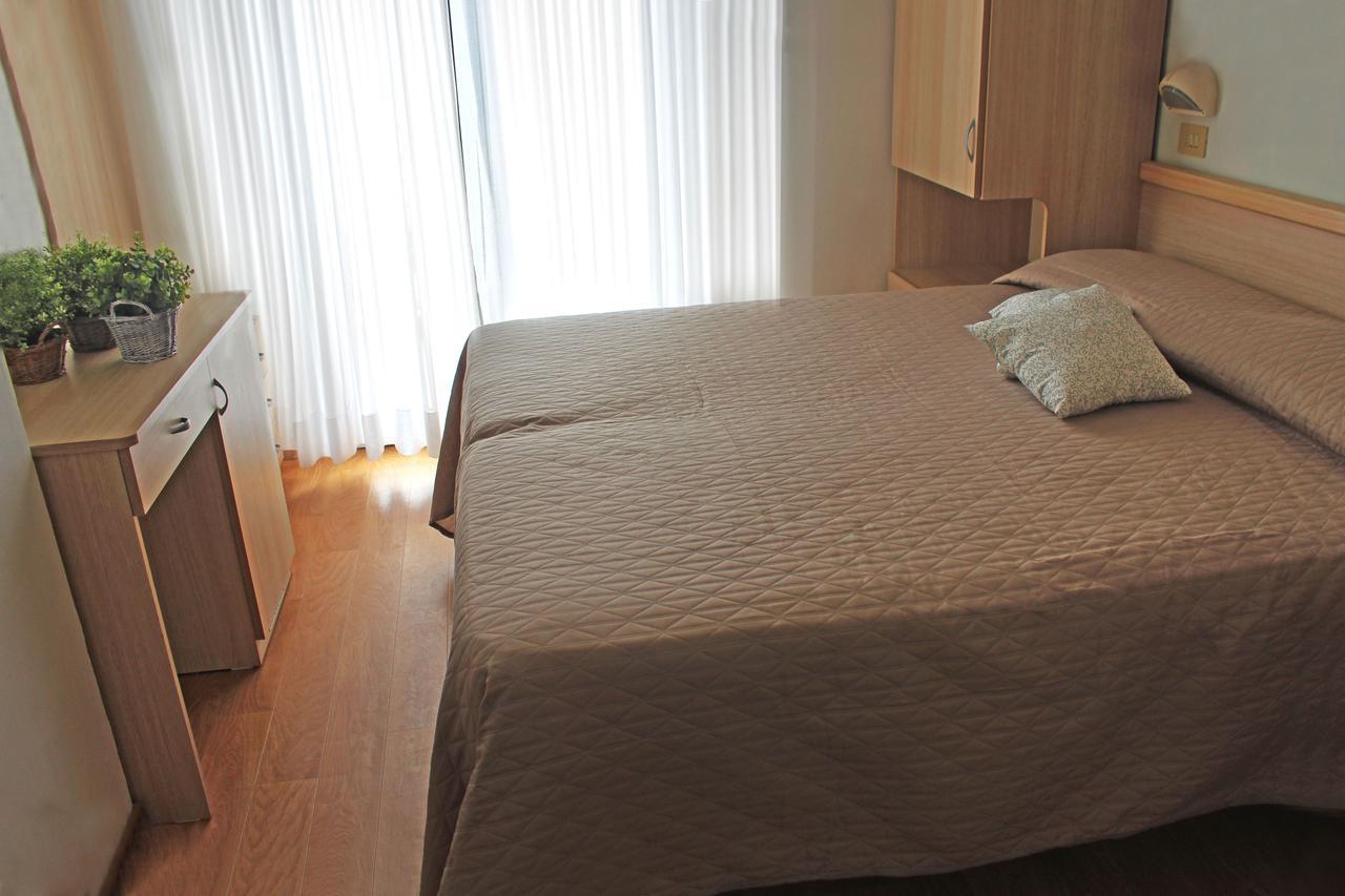 Hotel Lungomare 카톨리카 외부 사진
